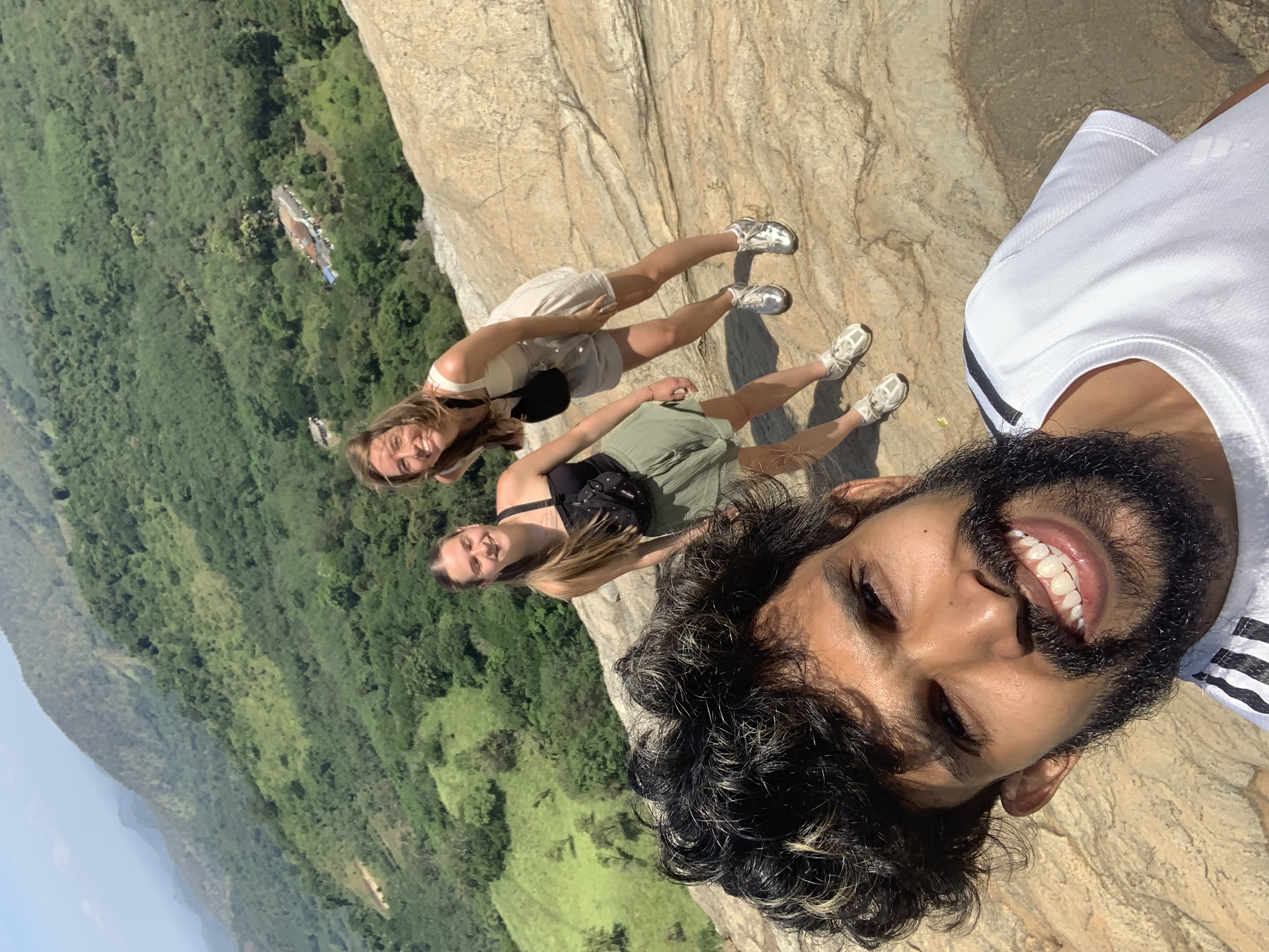 Diyaluma waterfall